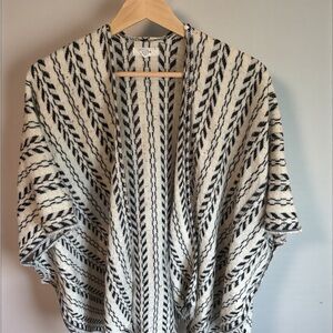 Mudd Boho Open Front Fringe Knit Poncho Cardigan One Size Black Cream